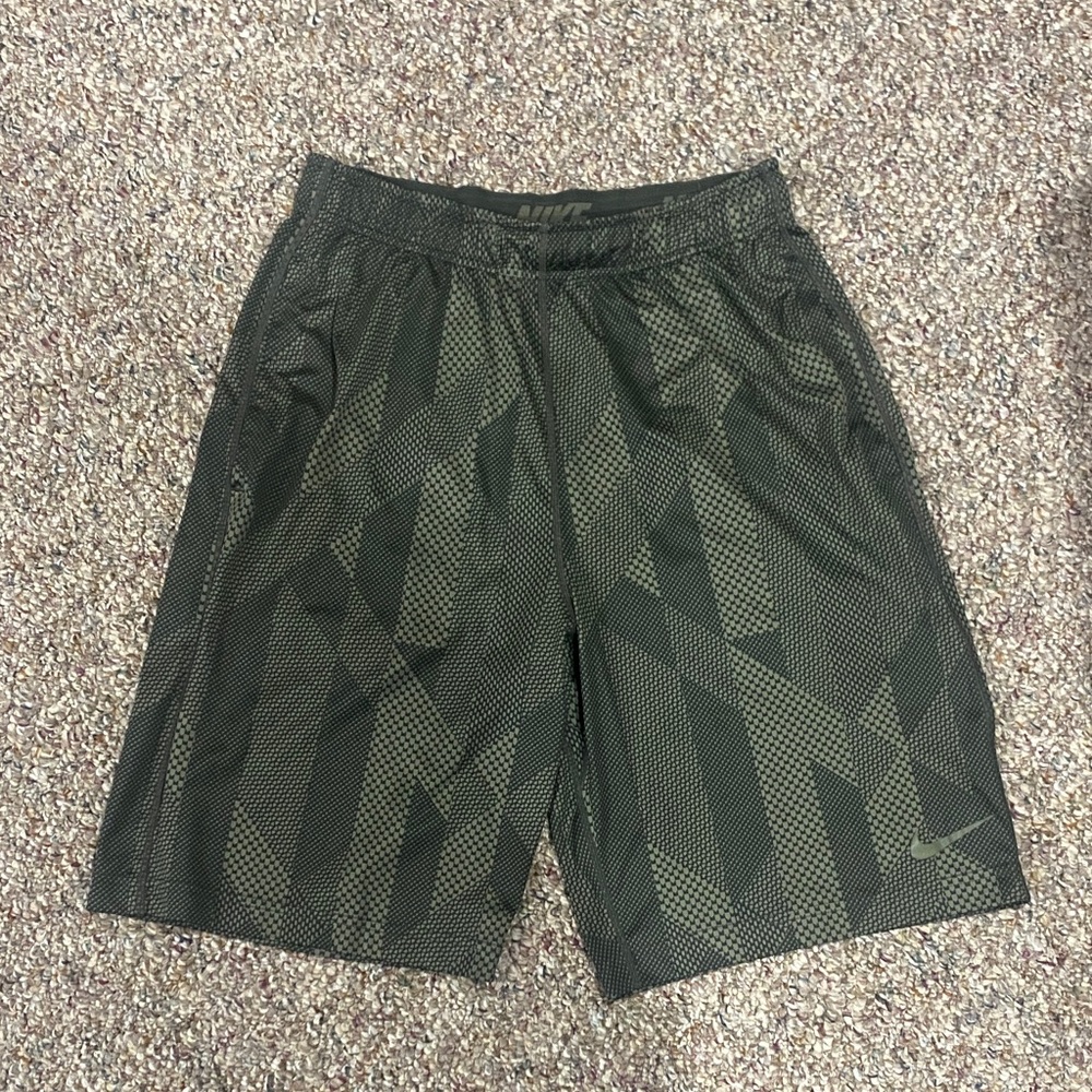 Nike Men's Green Patterned Athletic Shorts